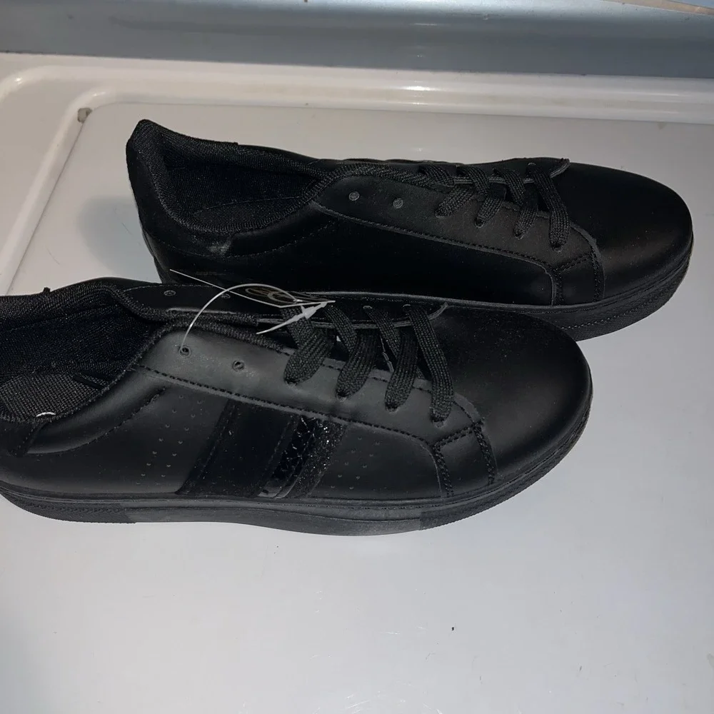 Women's Sz 8 Golden Road‎ casual black sneakers Tennis Shoes GND-1909